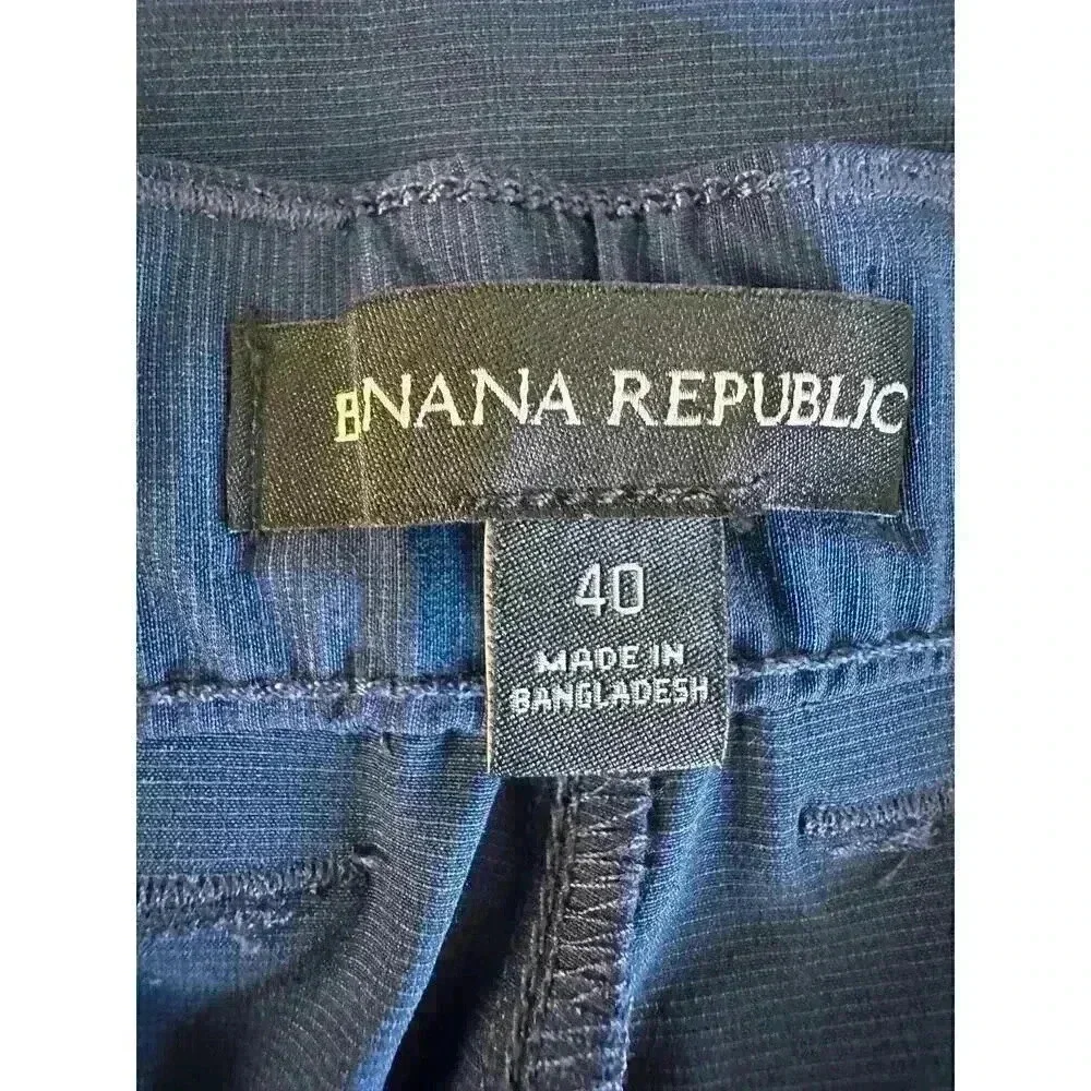 NWT Men's Banana Republic Lightweight Navy Blue Flat Front Shorts Size 40